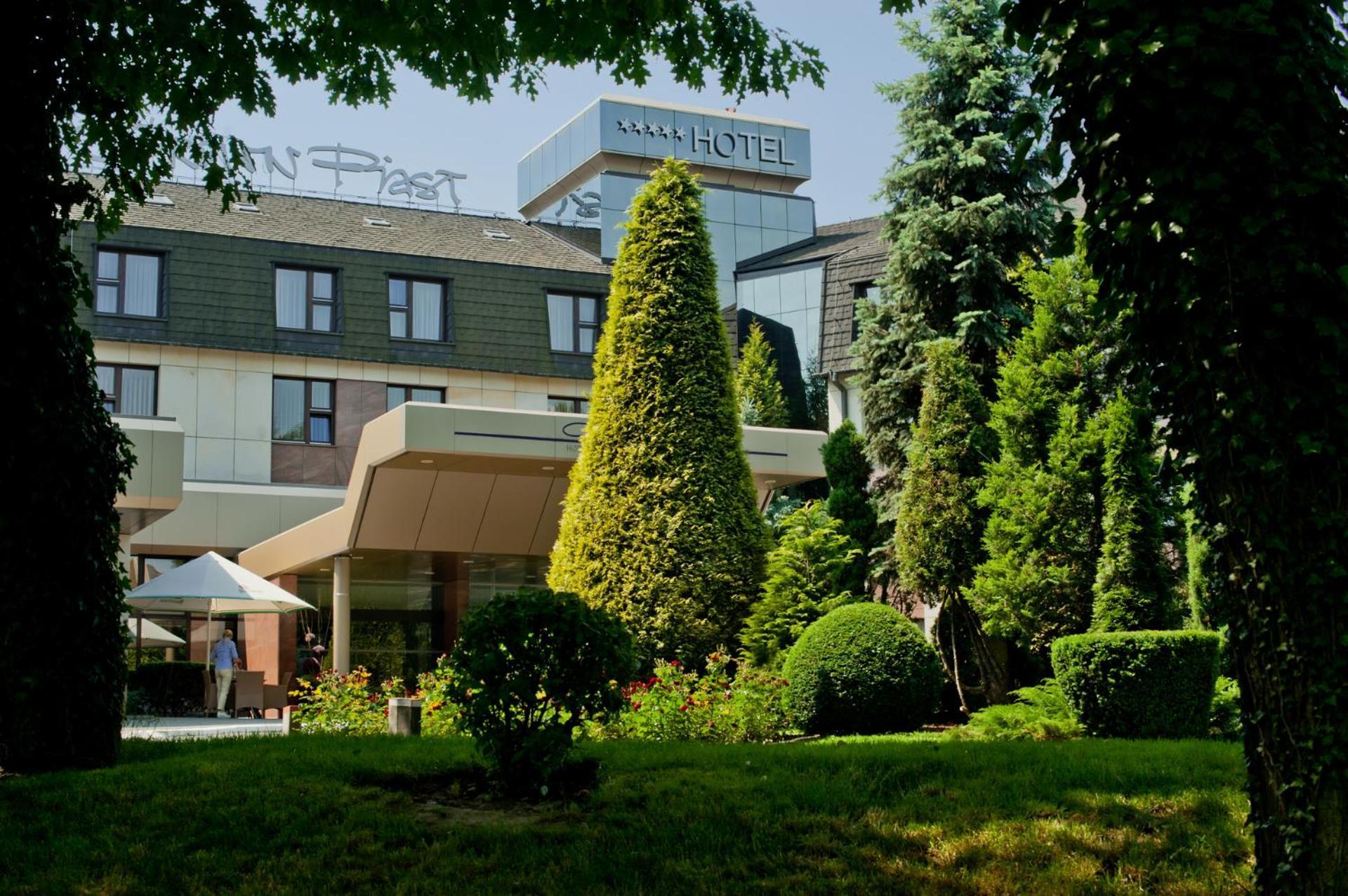 Booking Hotel Crown Piast & Spa Cracóvia Exterior foto